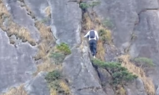 有游客被困黄山天都峰崖壁？景区管委会回应