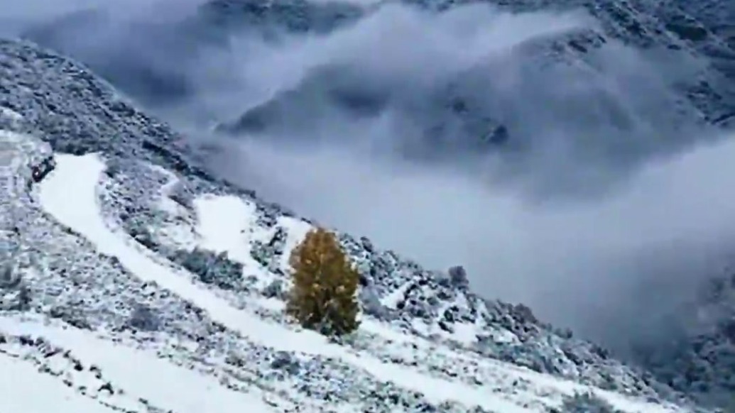 兰州今秋初雪落石佛沟　水墨仙境美得嘞