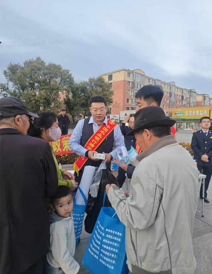 银政联动惠民生 便民服务进广场