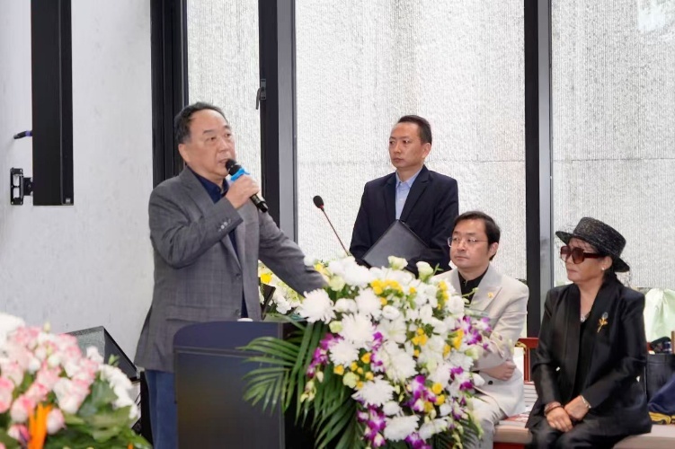 本文作者追思李博士