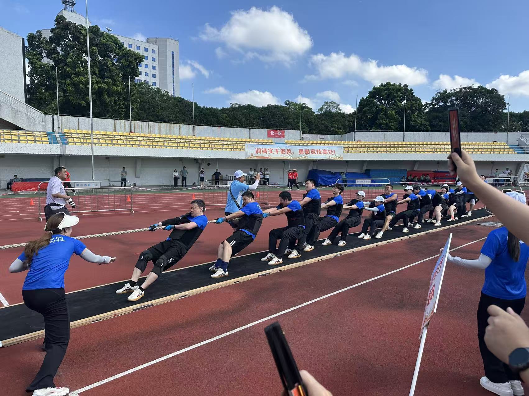 赛场逐光 载誉而归｜广东华润银行深圳分行健儿勇夺总行田径运动会团体总分第一