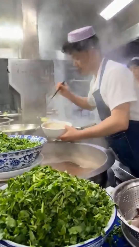 这碗面肉多，我要了