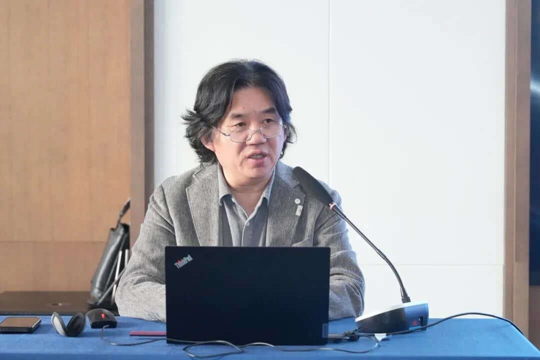 盐城师范学院美术与设计学院院长、中国美术家协会会员、盐城市雕塑家协会主席 王忠林