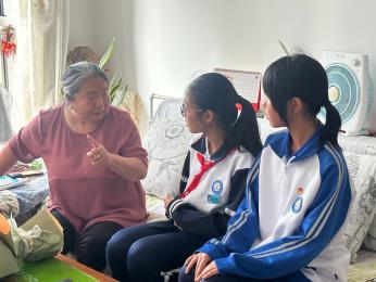 窗帘之约·暖阳守望 | 一扇窗帘一份牵挂,青岛西海岸新区薛家岛街道华顶山路社区守护万家暖阳