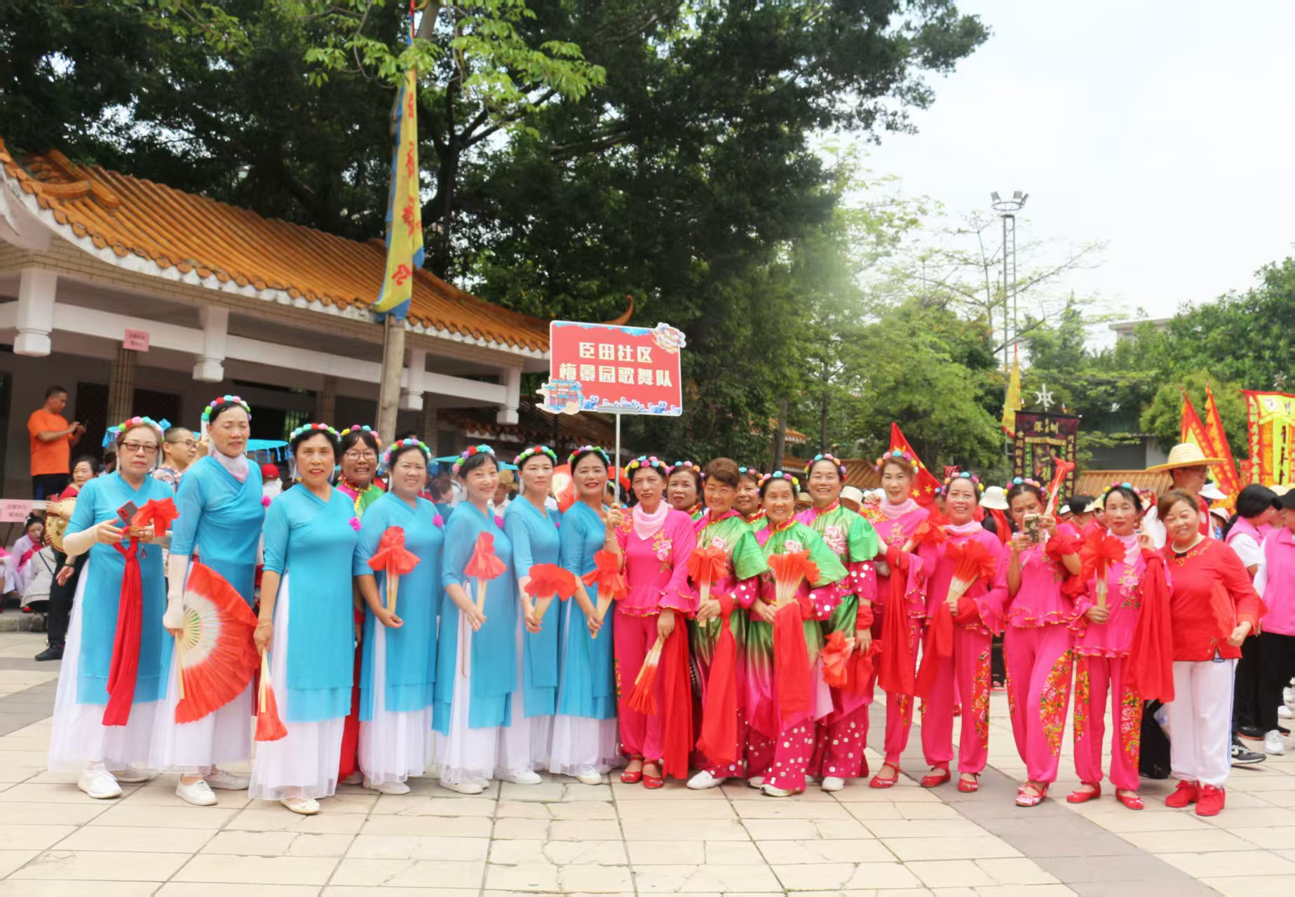 我和西乡北帝“三月三”庙会 ——从观众到“财神”,东北大姐杨玉梅与西乡“三月三”庙会的16年情缘