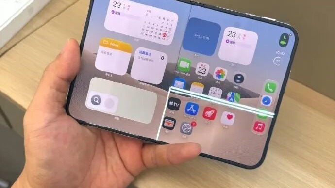 iPhone Duo cracked display