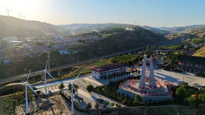 这是航拍的山城堡战役纪念馆(中共环县委宣传部供图)
