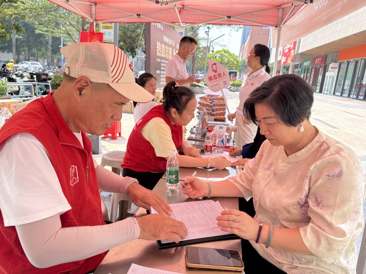 社企同心,热血传情——劳动社区社企联动开展无偿献血公益活动