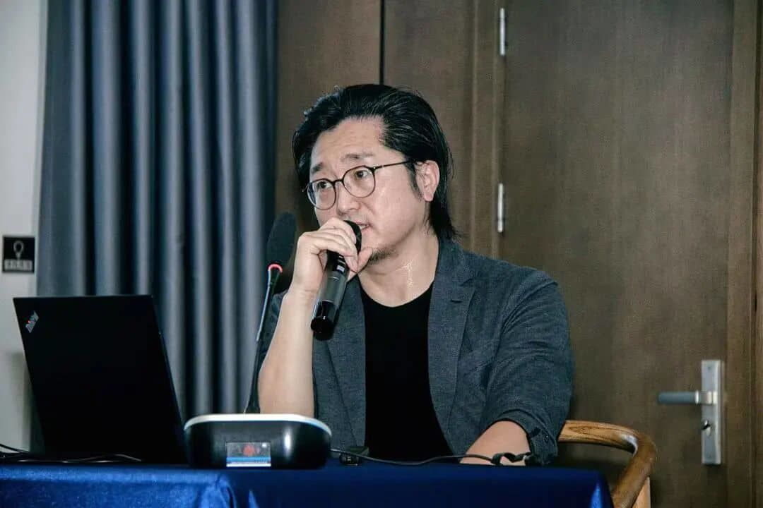 四川博物院研究馆员 任卓
