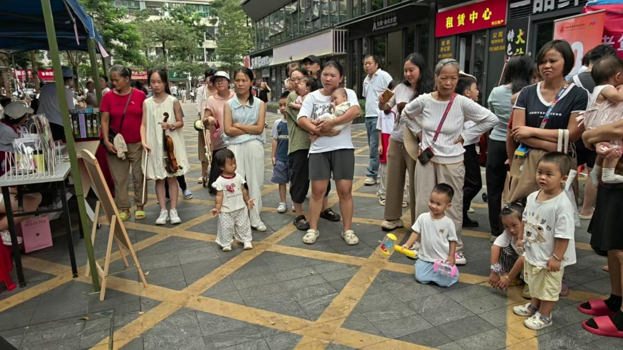 “秋遇重阳,耆趣开集”——流塘社区邻里公益集市顺利举办