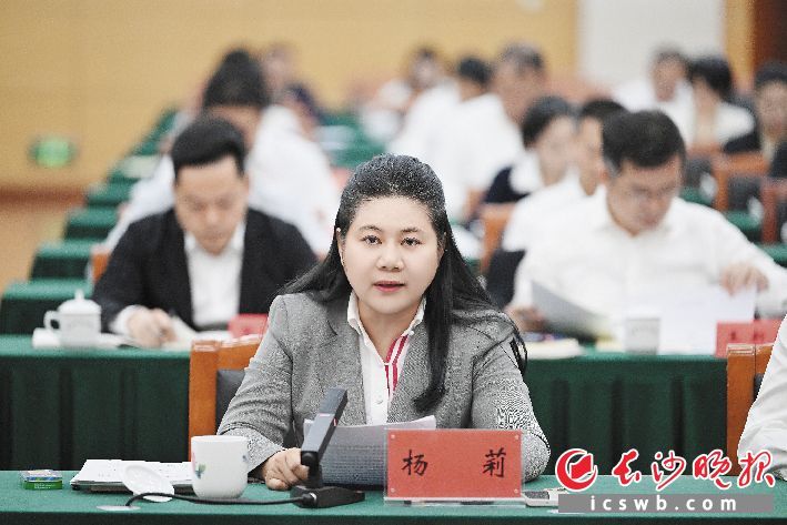 杨莉