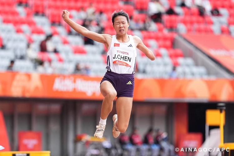陈金参加田径女子T47级跳远比赛现场