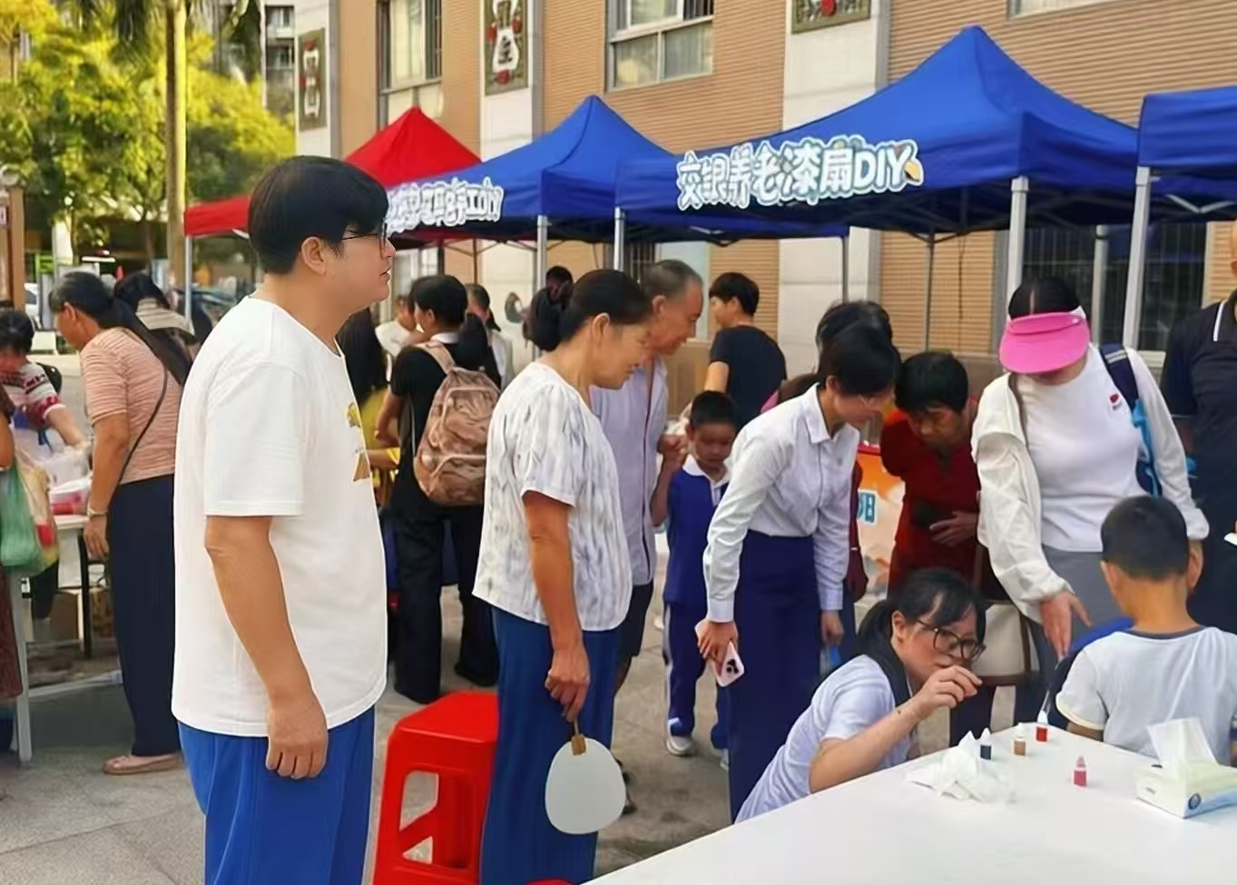 交通银行深圳分行携手福中福社区开展重阳敬老活动