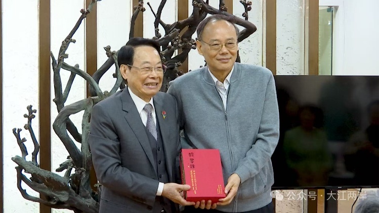萧晖荣教授赠书周和平