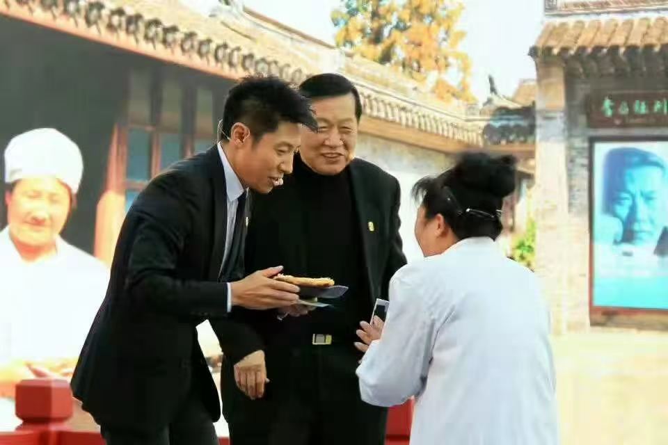 左起撒贝宁、李昌钰、季建兰 资料图片