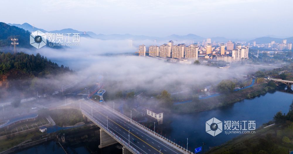 江西德兴：云漫山城晓（图）