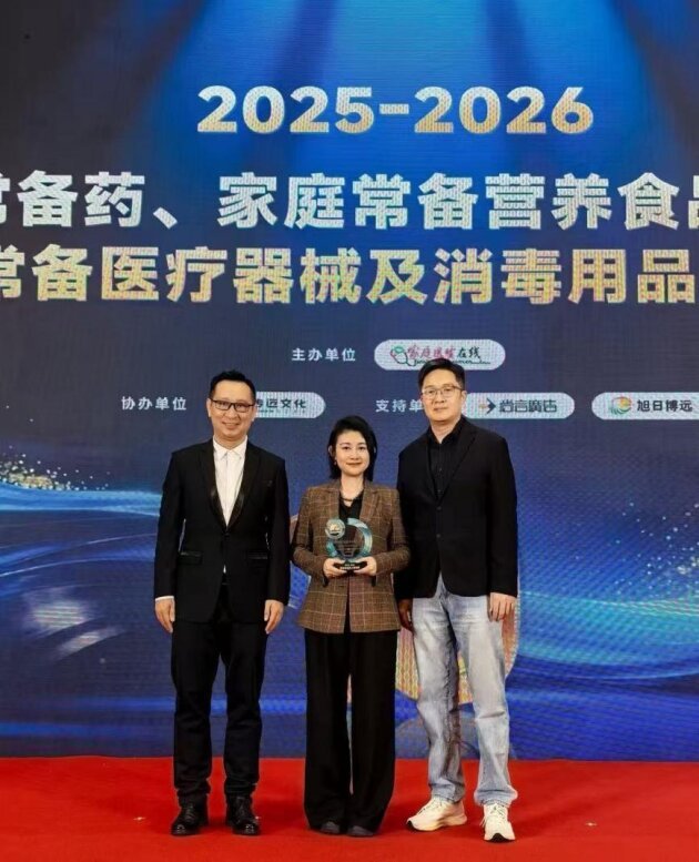 图4:左:家庭医生在线总裁助理、媒介事业部总经理钟劭;