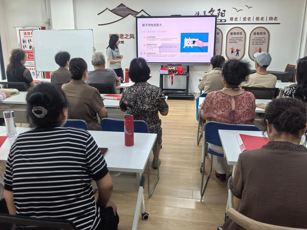 窗帘之约·暖阳守望 | 一扇窗帘一份牵挂,青岛西海岸新区薛家岛街道华顶山路社区守护万家暖阳
