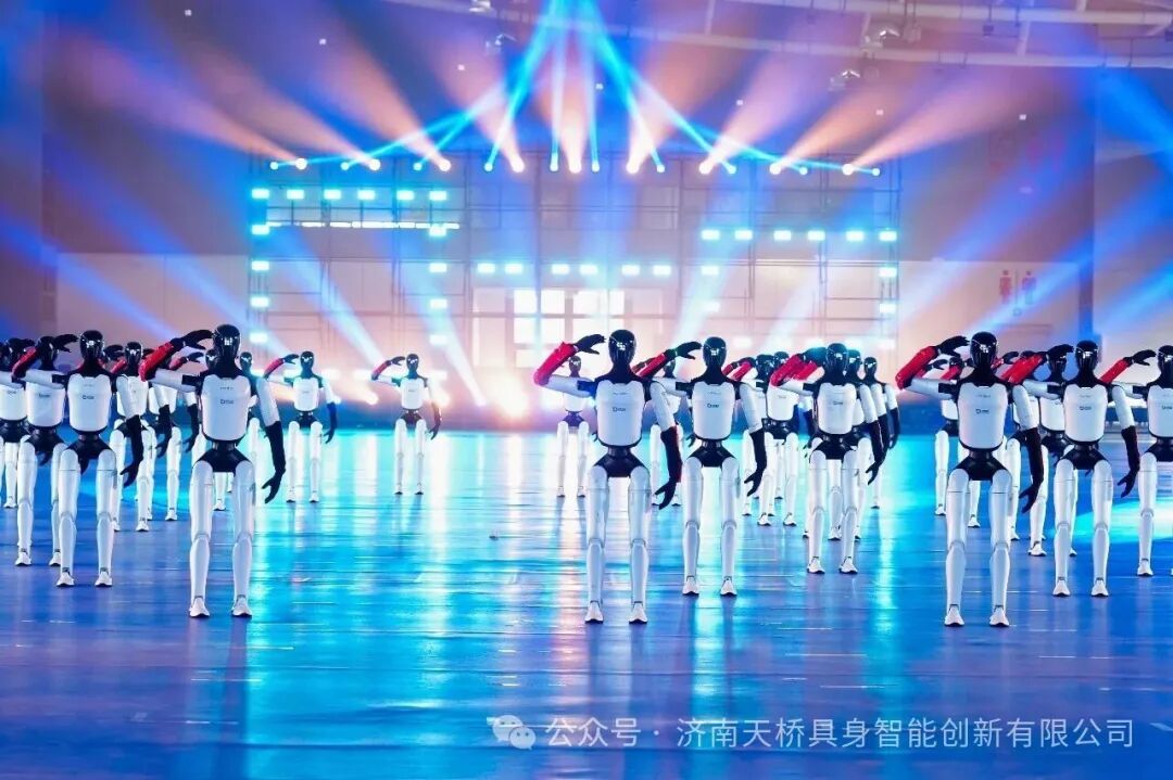 百台人形机器人吉尼斯纪录落地济南:具身智能赋能科技文旅新场景(图3)