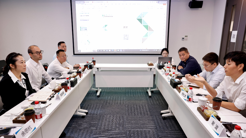 凤岗招商团走访忆月启函（上海）科技有限公司并座谈交流