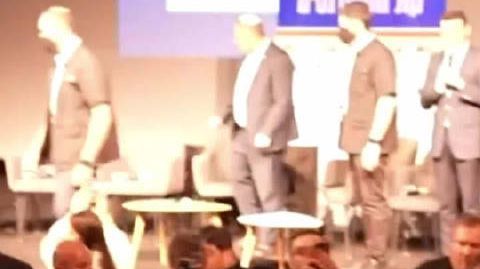 现场失控!以国安部长在大学演讲遭抗议者围堵推搡,抗议者怒吼“不会有法