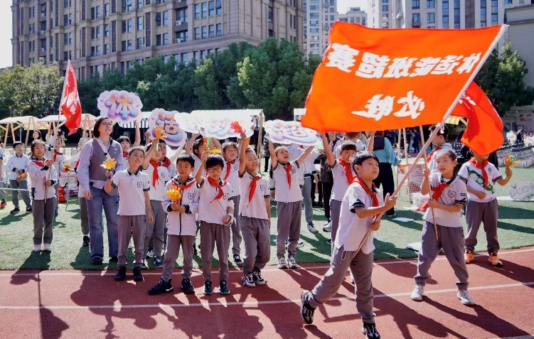 同学们欢呼雀跃