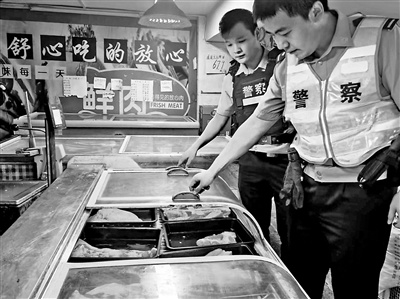 检查肉品（图/受访单位提供）