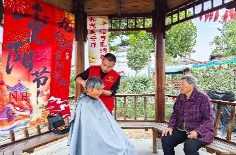 敬老暖流 涌动丰县