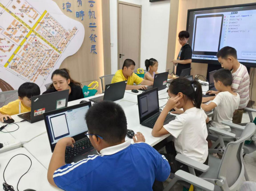 “AI精灵大作战”,看西乡街道劳动社区的孩子们玩出新花样!