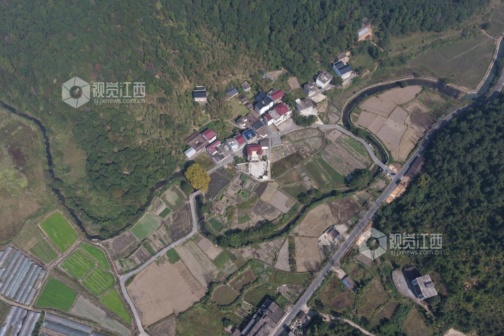 2026年10月19日在江西省上饶市广信区黄沙岭乡航拍的一组画面。