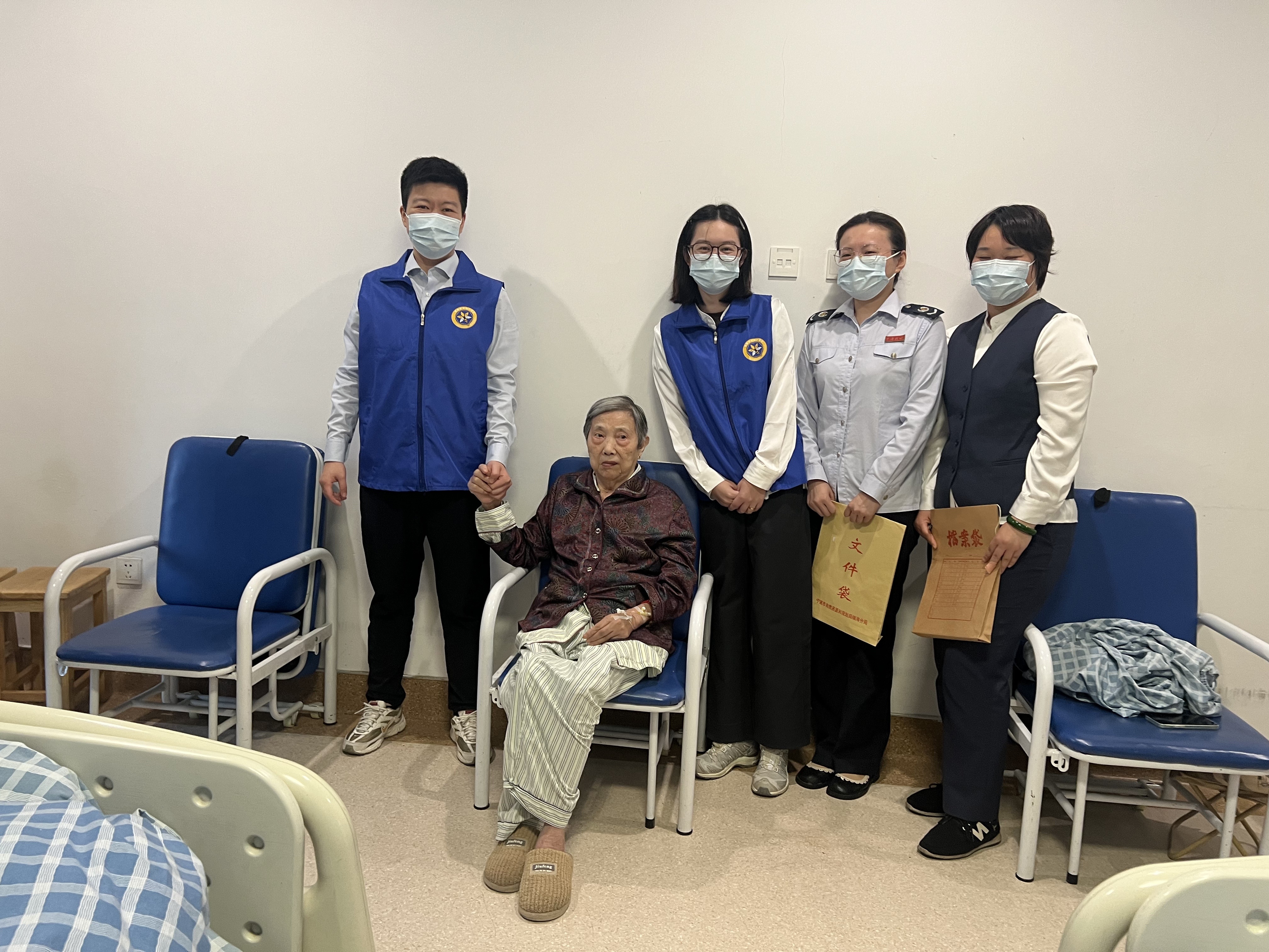病床前的“特殊窗口”:镇海不动产登记上门服务解民忧