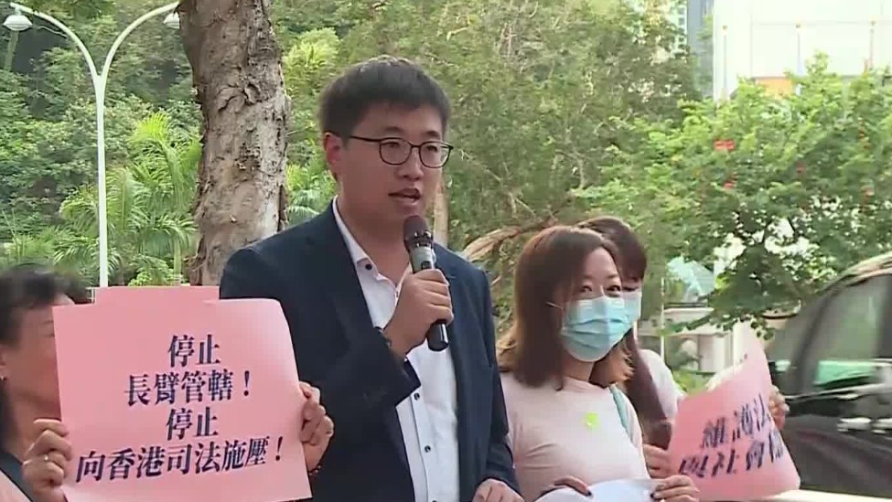 香港立法会谴责英国涉港报告，民众前往英领事馆抗议