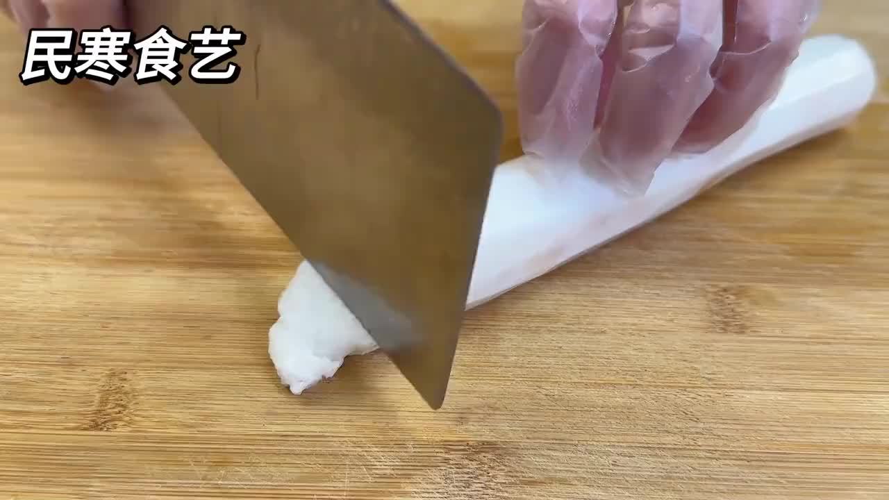 把山药拍碎淋入鸡蛋液，我家10顿有9顿都是这样吃的，开胃助消化
