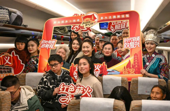 “红飘带”从黔北飘到陕北,一张车票把转折与胜利连成一线!跨越时空,看山乡巨变…