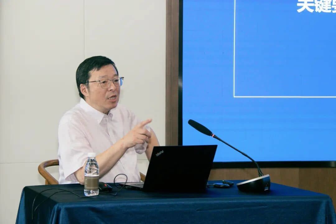 上海博物馆原副馆长 李峰