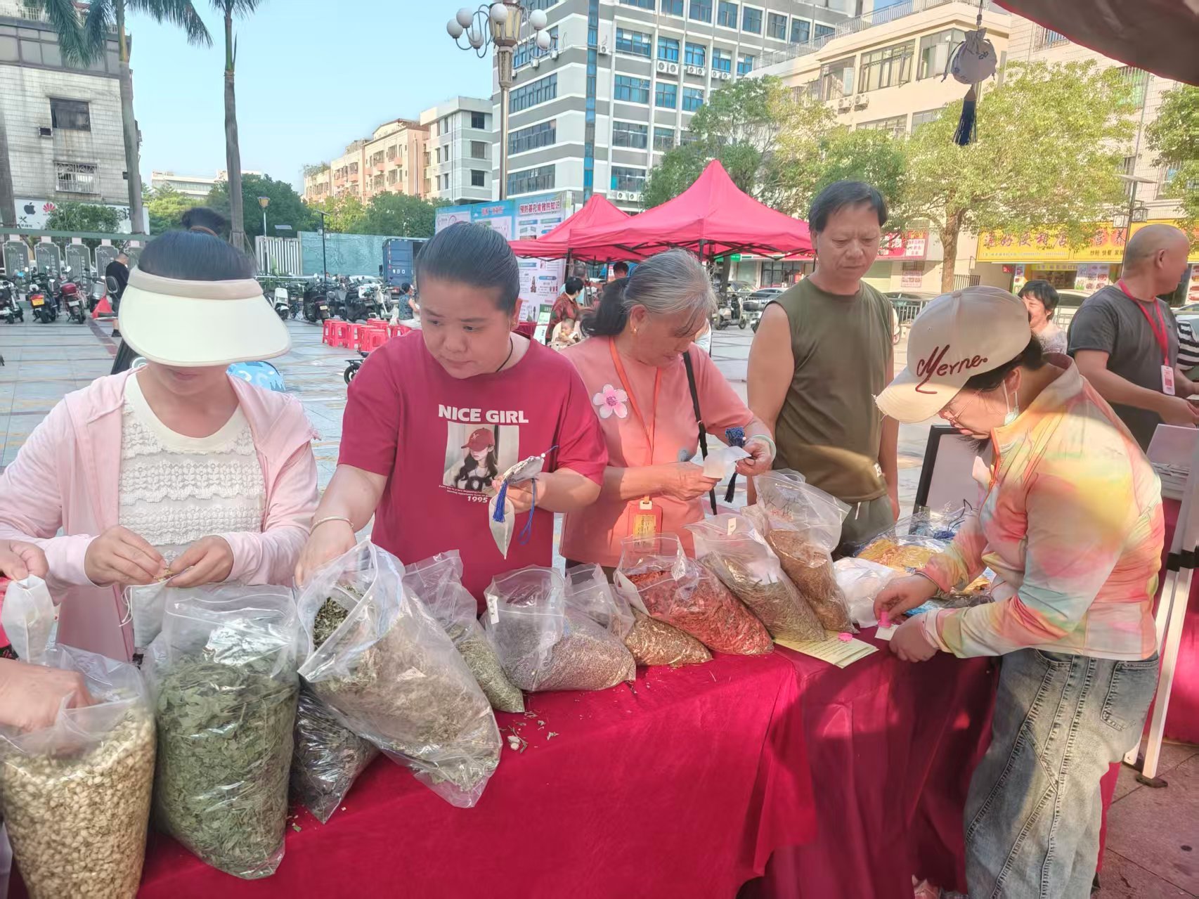 防蚊科普“玩”进游园会