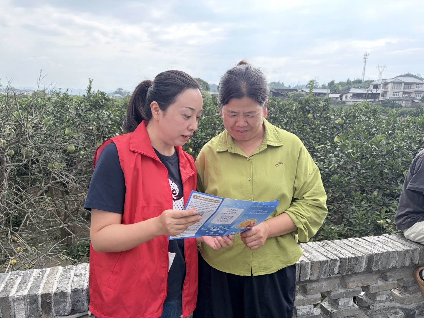 泰康人寿怀化洪江支公司以党建引领消保宣传，守护乡村乡村老人权益