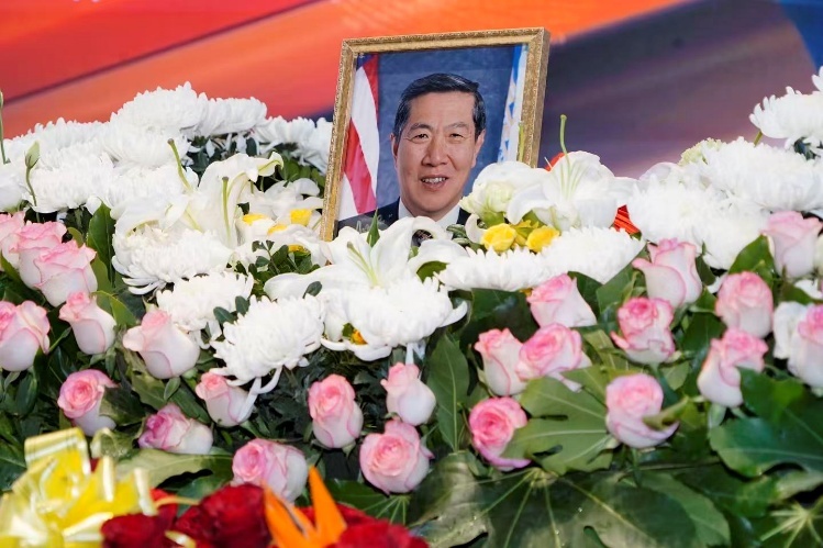 李昌钰博士遗像被鲜花簇拥