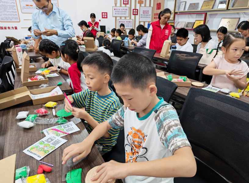 霜知节气 朋伴同行!固兴社区少年赴一场秋日霜降之约
