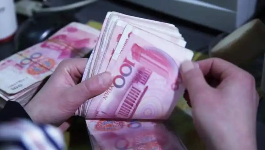 发小涉嫌犯罪被刑拘，男子独自替他还债，2年还了10万多：弟妹一个人带孩子不容易