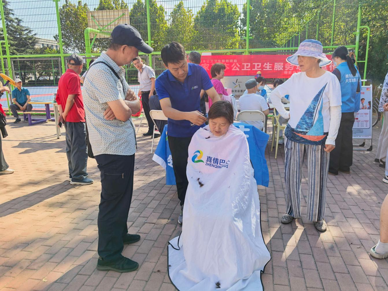 窗帘之约·暖阳守望 | 一扇窗帘一份牵挂,青岛西海岸新区薛家岛街道华顶山路社区守护万家暖阳