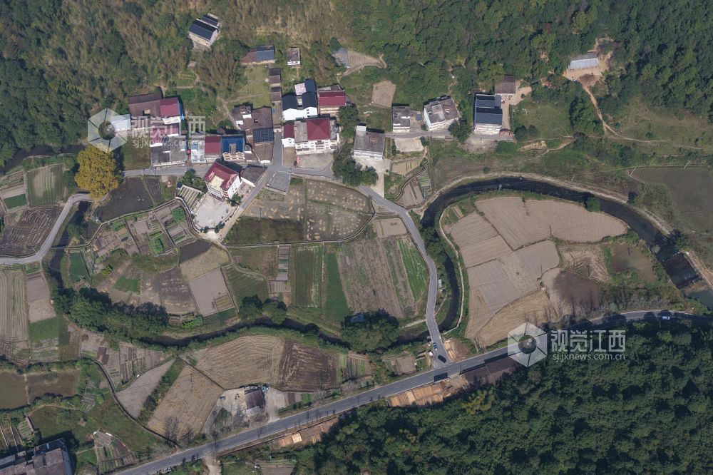 2026年10月19日在江西省上饶市广信区黄沙岭乡航拍的一组画面。