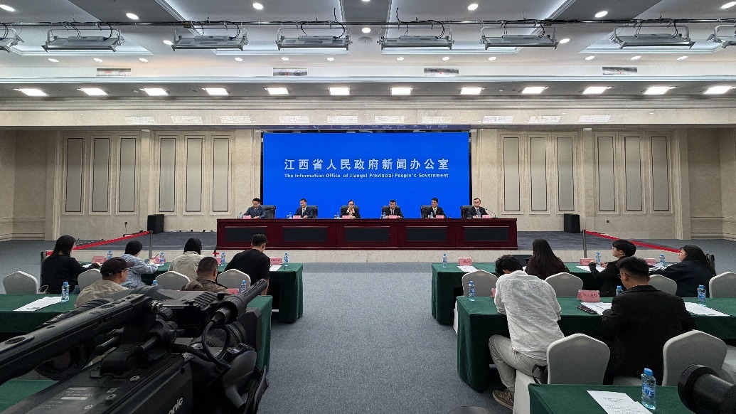 新闻发布会现场（图片由程曲拍摄）