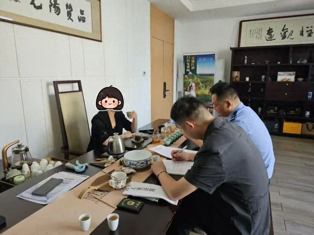 △合肥高新区法院执行干警现场送达执行文书