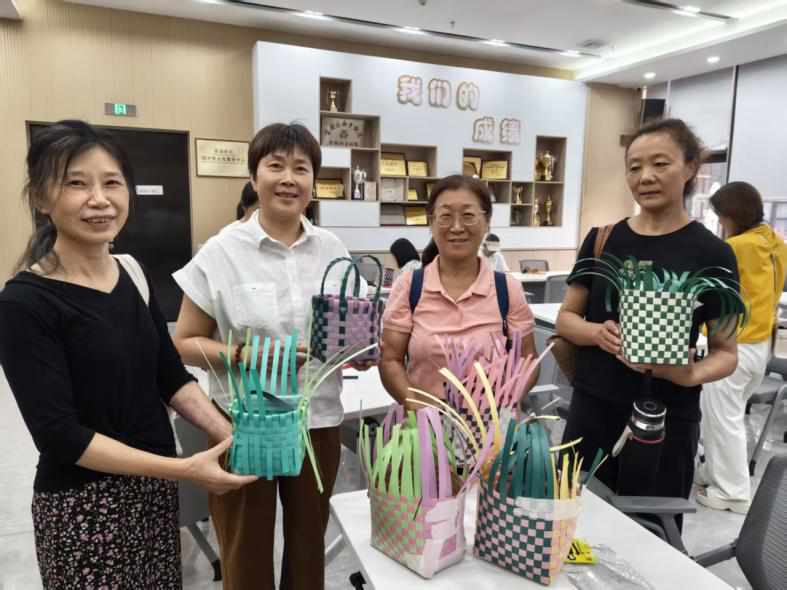 “织暖重阳·青银同行”西乡街道劳动社区重阳节主题活动