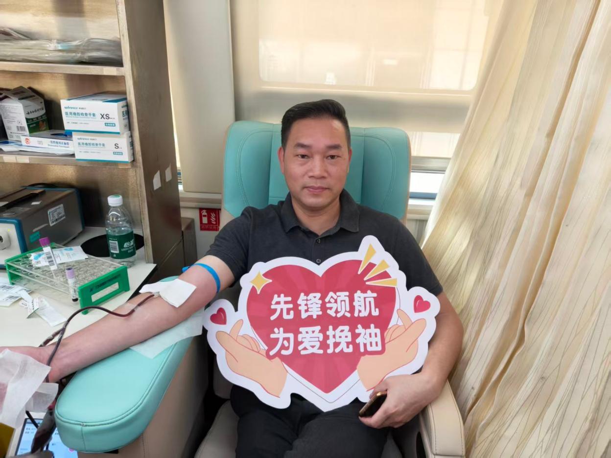 社企同心,热血传情——劳动社区社企联动开展无偿献血公益活动