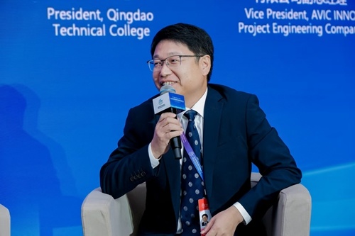 青岛职业技术学院党委书记秦青松在平行论坛发言