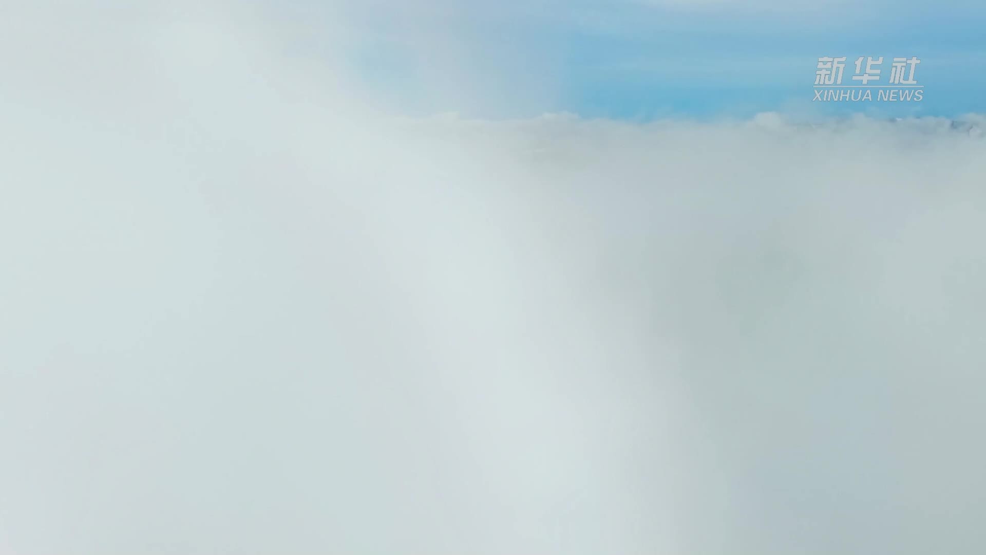 瞰中国丨内蒙古：初雪云海 青山松影