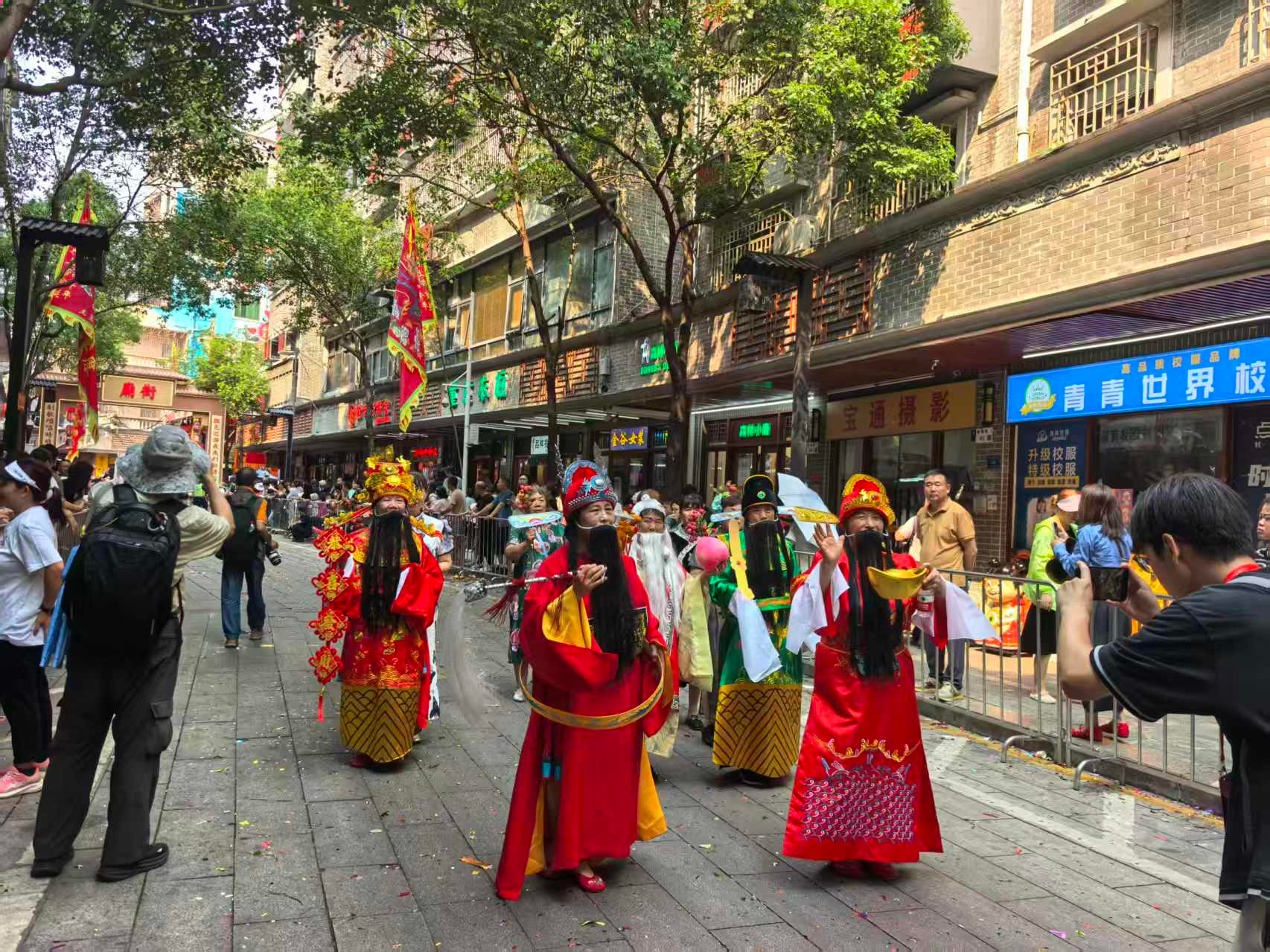 我和西乡北帝“三月三”庙会 ——从观众到“财神”,东北大姐杨玉梅与西乡“三月三”庙会的16年情缘