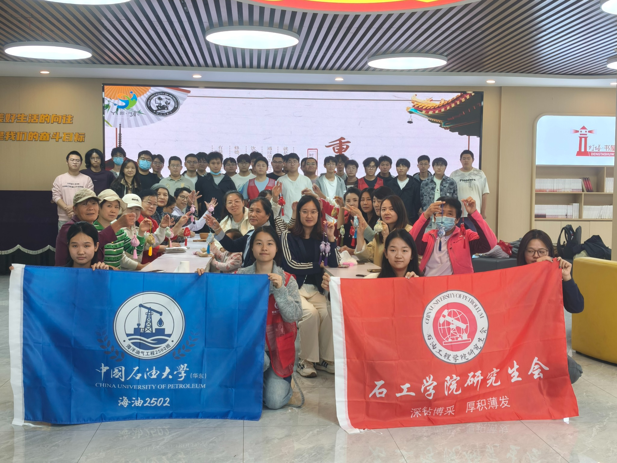 西海岸新区薛家岛街道:情暖夕阳 手作安康 ——新港山路社区开展尊老敬老主题活动